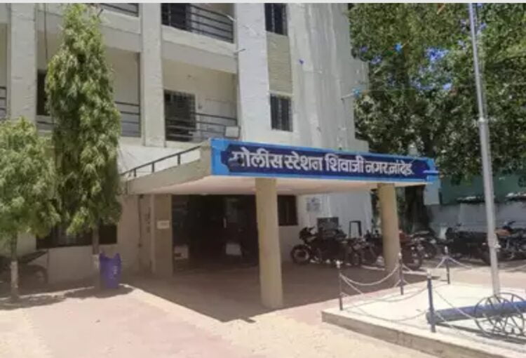 लग्नाचं आमिष दाखवून मुलीवर सतत अत्याचार, फसवणूक झाल्याचं समजताच तरुणीनं.... 1 image editor output image 1940229043 1686632891181 2