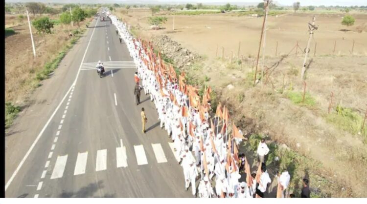 पाऊले चालती पंढरीची वाट... गजानन महाराजांची पालखी हिंगोलीत, पाहा ड्रोनच्या नजरेतून 1 image editor output image 801964602 1686152434189