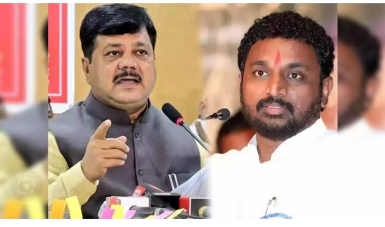 मिटकरींचे भाजपला सवाल, उत्तर देताना प्रविण दरेकरांची जीभ घसरली, अकोल्यात नेमकं काय घडलं? 1 image editor output image1390127368 1687178573381