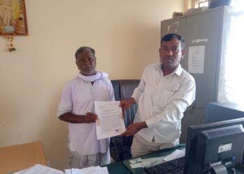 शेतीला जाणारा रस्ता मोकळा करून देण्याची धानोरा येथील शेतकऱ्याची तहसीलदाराकडे मागणी... 2 IMG 20230707 WA0038