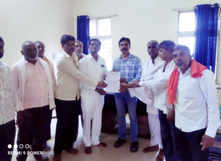 वारंगटाकळीपर्यंत येणारी बस मंगरुळ पर्यंत सोडा अन्यथा काँग्रेस पक्ष तीव्र आंदोलन छेडणार तालुकाअध्यक्ष संतोष आंबेकर यांचा हदगाव आगार व्यवस्थापनाला इशारा 1 IMG 20230720 WA0020