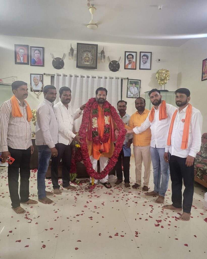 शिवसेना पक्षप्रमुख उद्धव ठाकरे व माजी आमदार नागेश पाटील यांच्या वाढदिवसानिमित्त पोटा परिसरात वृक्षारोपण व टेकडी वरील महादेवाची महाआरती संपन्न<br />👉🏻उद्धव ठाकरे आणि आष्टीकरांचा वाढदिवस विविध उपक्रमाने साजरा.. 2 IMG 20230727 WA0114