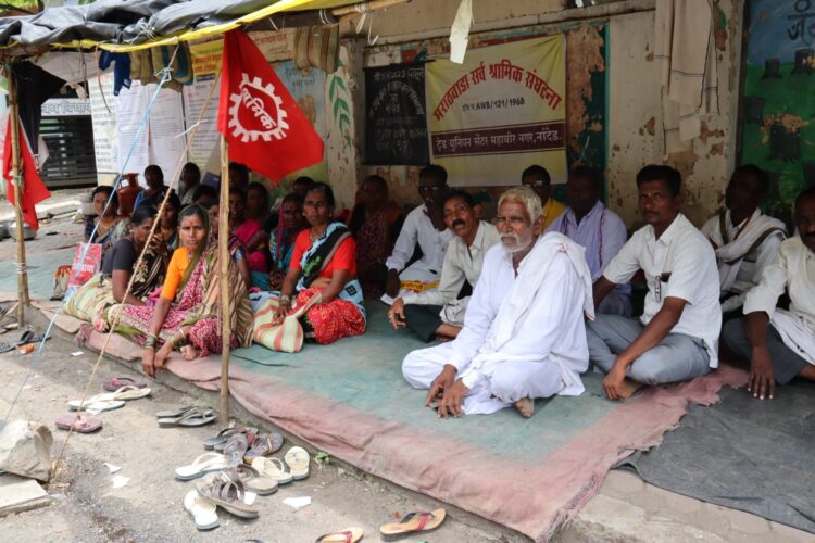 तब्बल ५७ दिवसापासून बारमाई वन मजुरांचे धरणे आंदोलन सुरू 1 IMG 20230801 WA0015