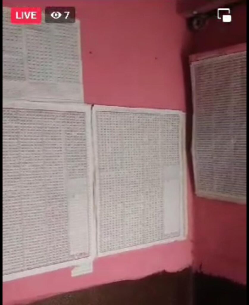 हिमायतनगर पोलिसांच्या आशीर्वादाने शहरात खुले आम मटका व जुगार अड्डे सुरू..<br />👉🏻मटका जुगार अड्ड्याचे व्हिडिओ सोशल मीडियावर व्हायरल…<br />👉🏻 वरिष्ठ पोलीस अधिकारी यावर कारवाई करणार का ? 2 IMG 20230816 WA0043