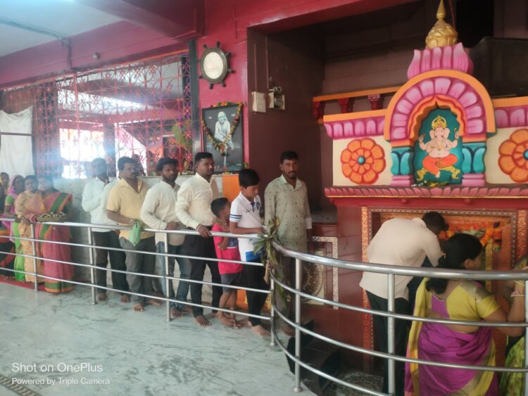 श्रावणाच्या पहिल्या सोमवारी श्री परमेश्वर मंदिर देवस्थानचे दर्शन घेण्यासाठी अलोट गर्दी... 1 IMG20230821102226