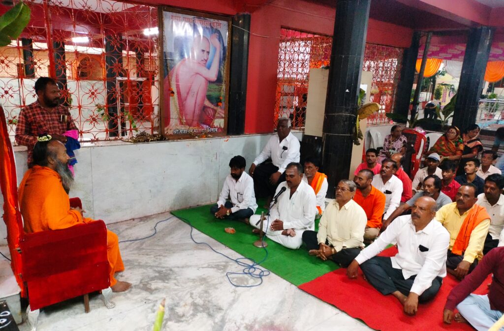 श्रावणाच्या पहिल्या सोमवारी श्री परमेश्वर मंदिर देवस्थानचे दर्शन घेण्यासाठी अलोट गर्दी... 2 Picsart 23 08 20 19 12 55 973