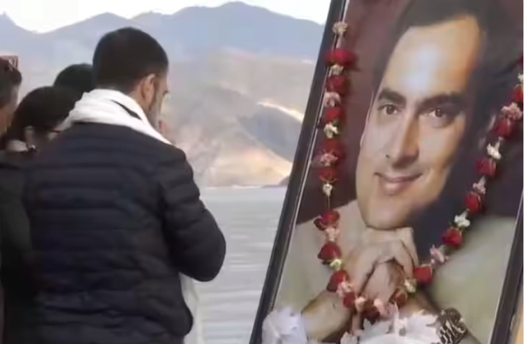 "पप्पा, तुमची स्वप्नंच माझं ध्येय"; राहुल गांधींकडून वडील राजीव गांधींना लडाखमध्ये 12470 फूट उंचीवर श्रद्धांजली अर्पण 1 Satyaprabha News