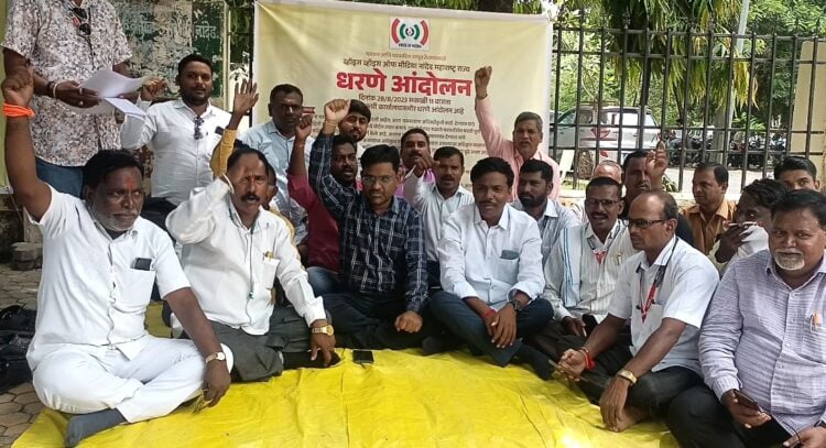 वाईस ऑफ मीडियाच्या वतीने प्रत्रकाराच्या विविध मागण्यासाठी एक दिवसीय धरणे आंदोलन 1 image editor output image1538058756 1693210797584