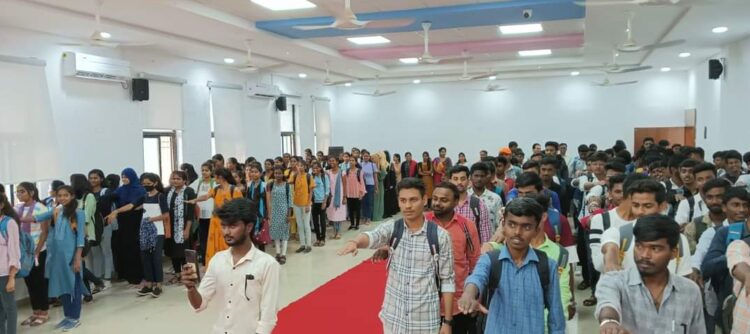 स्वामी विवेकानंद महाविद्यालय मध्ये 'मेरी माटी मेरा देश' अभियानाची सुरुवात 1 image editor output image316642802 1691641268093