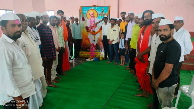 हिमायतनगर शहरात संत सेना महाराज यांची पुण्यतिथी साजरी…<br>👉🏻भव्य महाप्रसादाचे वाटप…. 1 IMG 20230911 WA0114