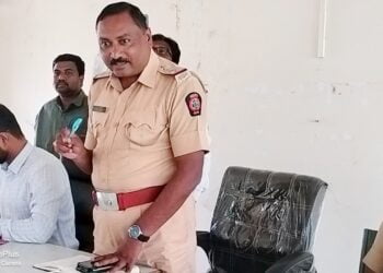 कायदा व सुव्यवस्था अबाधित ठेवून गणेश उत्सव शांततेत साजरे करा :- पो.नि.भुसनुर..<br>👉🏻 तहसील कार्यालय येथे शांतता कमिटीची बैठक संपन्न… 4 Picsart 23 09 14 15 35 57 478