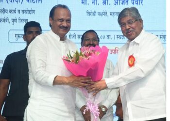 पुण्यात चंद्रकांतदादांऐवजी अजितदादा पालकमंत्री, संपूर्ण 12 जिल्ह्यांची यादी