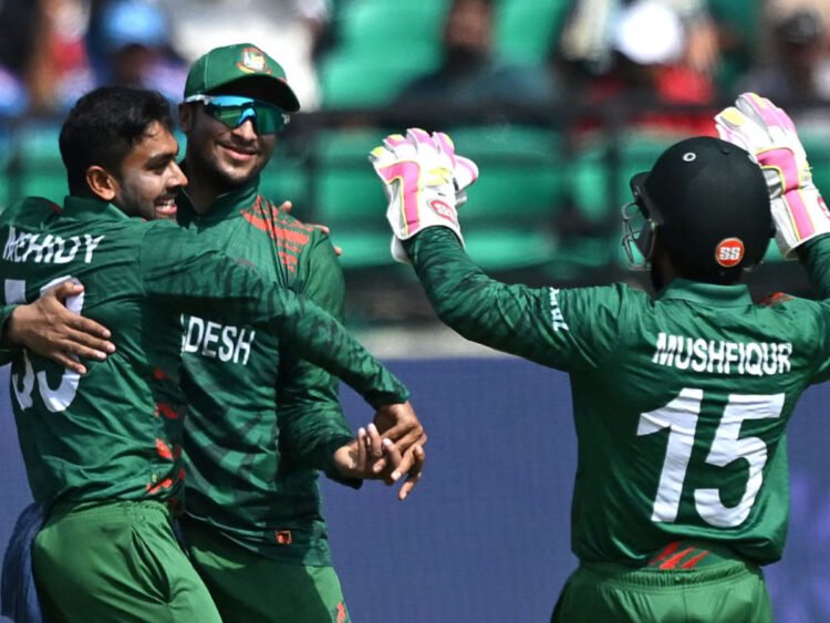 बांगलादेशची विजयी सलामी! फिरकीसमोर अफगाणी फलंदाजांचं लोटांगण, 6 विकेट्सने विजय 1 बांगलादेशची विजयी सलामी! फिरकीसमोर अफगाणी फलंदाजांचं लोटांगण, 6 विकेट्सने विजय
