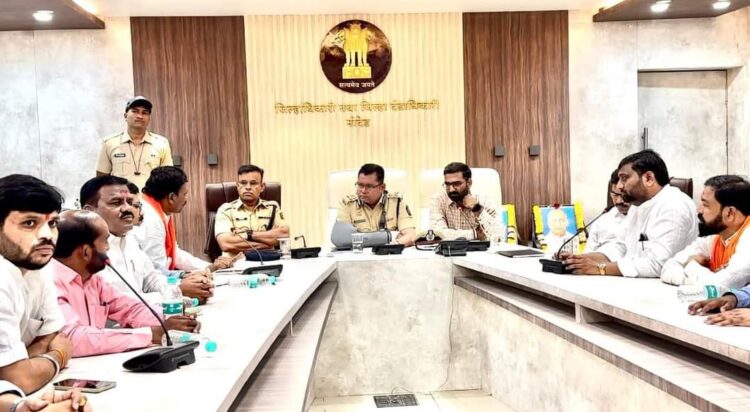 जिल्हाधिकारी कार्यालयातील बैठकीत मराठा नेत्यांचा जिल्हा प्रशासनाला शब्द व व्यक्त केली कृतज्ञता 1 image editor output image 1970379153 1698769998754