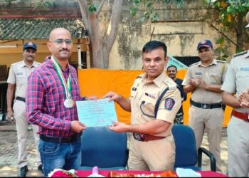 कोल्हापुर येथील राज्यस्तरीय जलतरण स्पर्धेत नांदेड जिल्हा पोलीस दलातील पोलीस अंमलदारांची उत्कृष्ठ कामगीरी 3 image editor output image 861068837 1697629643888