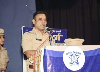 नांदेड जिल्ह्यातील शेतीपासून ते प्रशासनात अपुर्व ठसा उमविणाऱ्या नवदुर्गाचा जिल्हा पोलिस विभागातर्फे विशेष सन्मान 1000 मुलींनी घेतली प्रेरणा 4 image editor output image1324268165 1697466452404