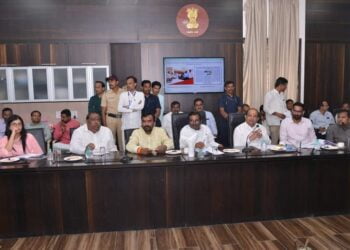 शेतरस्ते व पांदण रस्त्याचे प्रश्न तात्काळ मार्गी लावण्यासाठी तहसिलदारांनी आपल्या अधिकाराची काटेकोर अंमलबजावणी करावी- महसूल मंत्री रामकृष्ण विखे पाटील 5 image editor output image1798710448 1697386287112