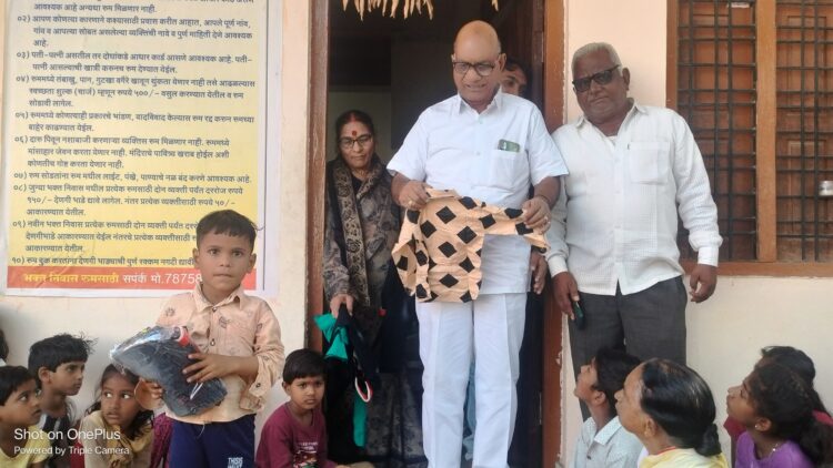 श्री परमेश्वर मंदिर देवस्थान कमिटी कडून शहरातील 500 गोरगरीब विद्यार्थ्यांना ड्रेसचे वाटप... 1 IMG20231108110251