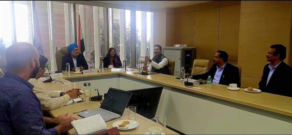 मराठवाड्याच्या विकास कामांसाठी केंद्रीय मंत्र्यांबरोबर बैठक - डॉ. श्रीकांत पाटील<br />👉🏻जिल्ह्यात निधीसंकल्पनासाठी सचिवांबरोबर श्रीकांत पाटील यांची चर्चा संपन्न…. 2 IMG 20231126 100215