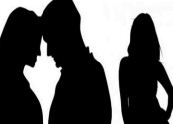 सासूसोबत सुरू होतं जावयाचं अफेअर, बायकोने व्हिडीओ कॉल केल्यावर ‘या’ अवस्थेत सापडले दोघे…