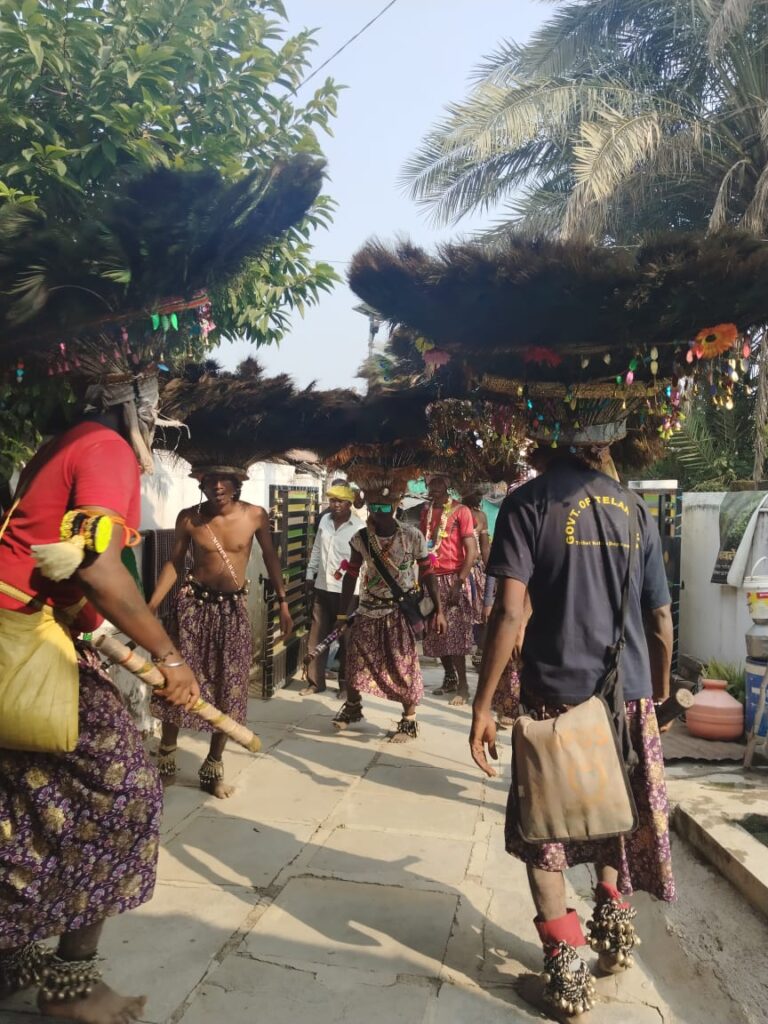<em>आदिवासी समाजाच सांस्कृतिक परंपरा जपणारं लोकनृत्य</em> 2 image editor output image 1214850402 1700049676200
