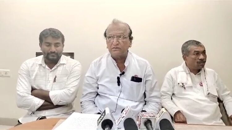 झोपडपट्टी गुंडाविरोधात वापरला जाणारा कायदा बियाणे, खते, किटकनाशके उत्पादक, वितरक, विक्रेत्यांना लावू नये. शेतकरी संघटनेचे अध्यक्ष रघुनाथदादा पाटील यांची मागणी 1 image editor output image1400154609 1700998423330