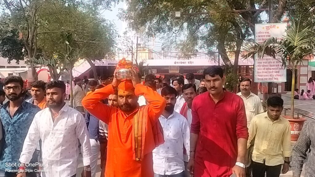 श्री राम नामाच्या जयघोषात वाढोणा नगरी दुमदुमली...👉🏻महिलांच्या कलश शोभायात्रेने गावकऱ्यांचे लक्ष वेधले नागरिकाकडून रस्त्यावर पुष्पवृष्टी.... 3 IMG20231230101651 01