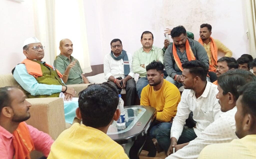 विकासाच्या राजकारणामुळे भाजपाला हिमायतनगर तालुक्यांतील जनतेचे समर्थन- सुधाकर भोयर…<br>👉🏻सवणा (ज) येथील असंख्य कार्यकर्त्यांचा भाजपात प्रवेश…!<br>- हिमायतनगर तालुक्यात भाजपाची ताकत वाढली…. 2 Picsart 23 12 08 16 43 12 776