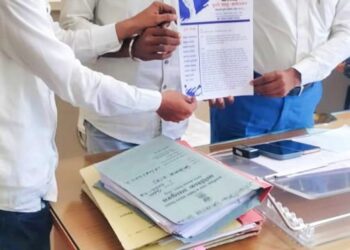 स्वाधार ची प्रलंबित 40 कोटी रक्कम नांदेड त्वरीत मिळावी<br />फुले,शाहू,आंबेडकर विद्यार्थी कृती समितीने घेतली समाजकल्याण उपायुक्त लातूर यांची भेट 1 image editor output image 1237324907 1702997486151