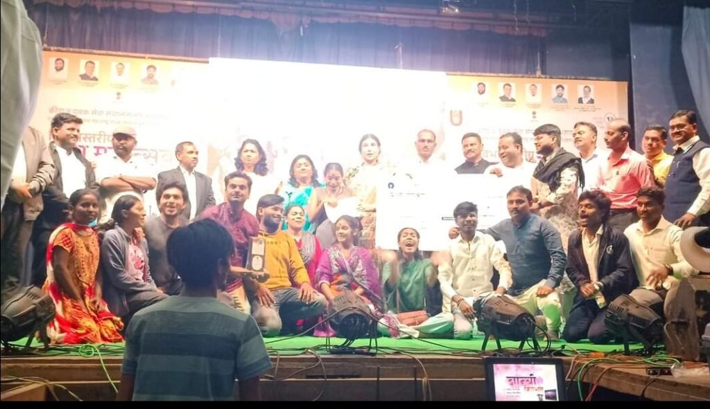 जिल्हा क्रीडा अधिकारी कार्यालयद्वारा आयोजीत<br />विभागस्तरीय युवा महोत्सवात नांदेडचे वर्चस्व 2 image editor output image1575754881 1702133798162