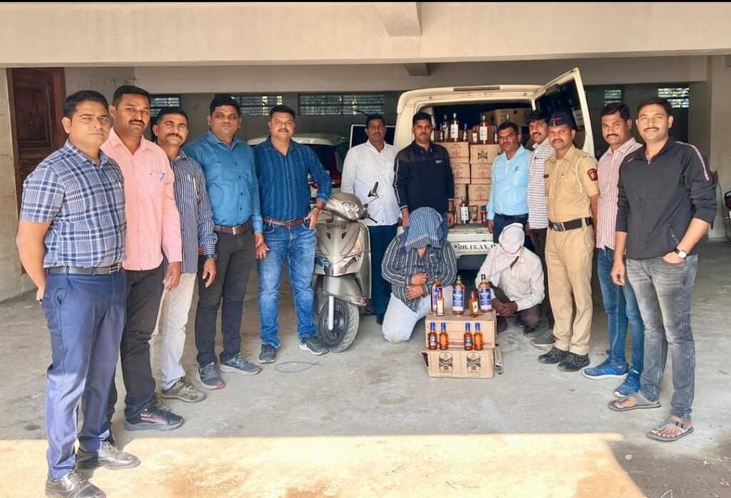 लोहा तालुक्यात बनावट मद्यसाठ्यासह आरोपीला जागेवरच अटक - राज्य उत्पादन शुल्क विभागाची मोठी कारवाई 2 image editor output image808637805 1702134076487
