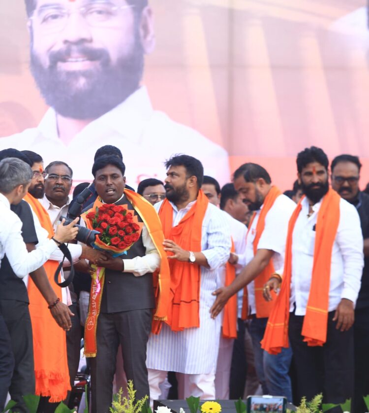 आंबेडकर चळवळीचे प्रा. मगरे यांचा मुख्यमंत्र्यांच्या उपस्थितीत शिवसेनेत प्रवेश… 1 IMG 20240111 WA0064