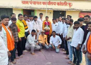 महाराष्ट्र नाभिक महामंडळाकडून पार्डी व कांडली बू. येथील नवनिर्वाचित पोलीस पाटलांचा सन्मान..;प्रतिकूल परिस्थितीवर मात करत नितिका जोन्नापल्ले व संतोष वाघमारे यांनी मिळविले पोलीस पाटील परीक्षेत यश… 3 IMG 20240126 WA0040