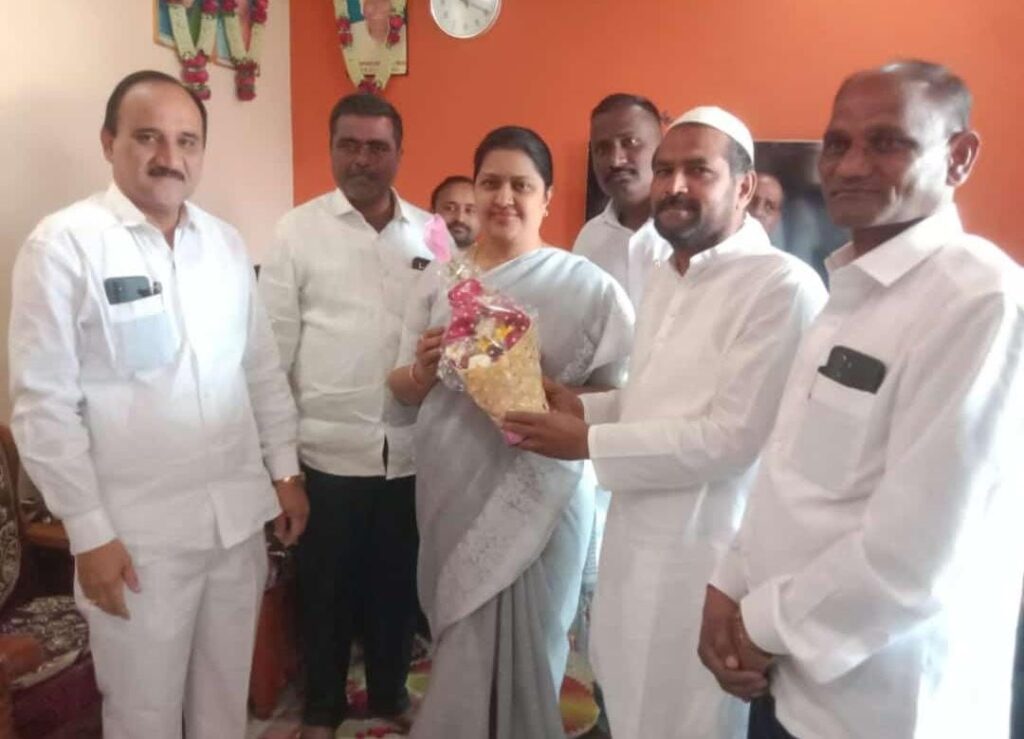 महाविकास आघाडी करून स्व. राजीव सातव यांच्या पत्नी आ. प्रज्ञाताई सातव लोकसभेच्या रिंगणात उतरण्याच्या तयारीत...! 2 IMG 20240128 WA0055