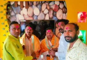 महाराष्ट्र नाभिक महामंडळाकडून पार्डी व कांडली बू. येथील नवनिर्वाचित पोलीस पाटलांचा सन्मान..;प्रतिकूल परिस्थितीवर मात करत नितिका जोन्नापल्ले व संतोष वाघमारे यांनी मिळविले पोलीस पाटील परीक्षेत यश… 2 IMG 20240127 162150