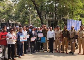 रस्ता सुरक्षा अभियानांतर्गत विविध कार्यक्रमाद्वारे जनजागृती 3 image editor output image 1258083728 1705686027444