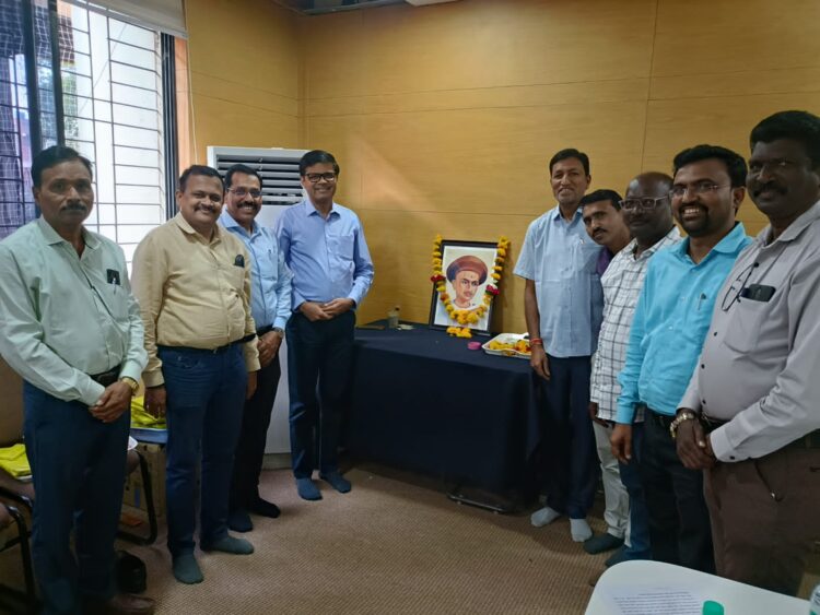 दर्पण दिनानिमित्त महानगरपालिका प्रशासना तर्फे पत्रकारांचा सन्मानदर्पण दिनानिमित्त महानगरपालिका प्रशासना तर्फे पत्रकारांचा सन्मान 1 image editor output image 1720192803 1704719491430