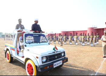 प्रजासत्ताक दिनानिमित्त पालकमंत्री अब्दुल सत्तार यांच्या हस्ते मुख्य शासकीय ध्वजारोहण संपन्न 7 image editor output image 710278793 1706277512428