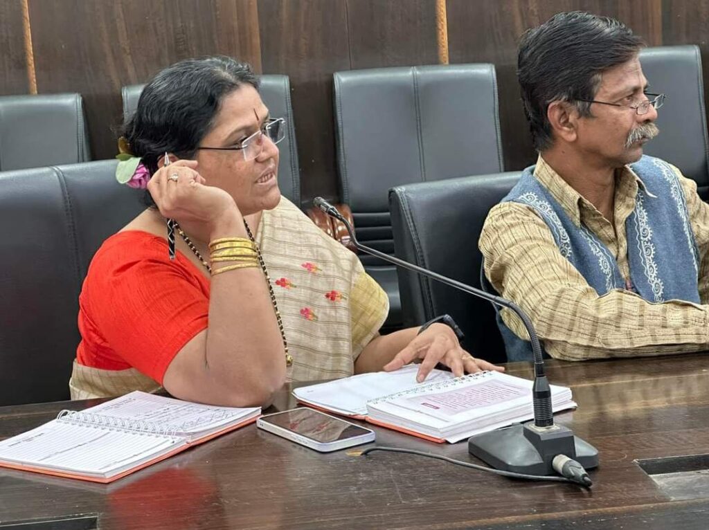 <em>महासंस्कृती महोत्सवाला लोकाभिमूखतेची जोड देण्यासाठी जिल्हा प्रशासन कटिबद्ध</em> - जिल्हाधिकारी अभिजीत राऊत 2 image editor output image 890996942 17047208068648974439800735313147