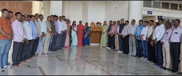 <em>स्वारातीम विद्यापीठामध्ये जिजाऊ मॉ साहेब व स्वामी विवेकानंद यांची जयंती साजरी</em> 1 image editor output image1171022233 1705055933527