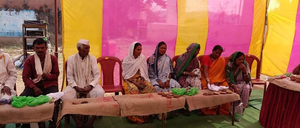 पिंपळदरी परिसरात पारंपारिक बियाणे बँक स्थापनेचा संकल्प<br />औढा नागनाथ तालुक्यातील पिंपळदरी येथे पारंपारिक बियाणे महोत्सव संपन्न 2 image editor output image1274637609 17056761837433989184907343449396