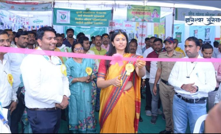 माळेगाव यात्रेमध्ये कृषी प्रदर्शन विविध स्टॉलचे उद्घाटन 1 image editor output image1786991321 1704910645645