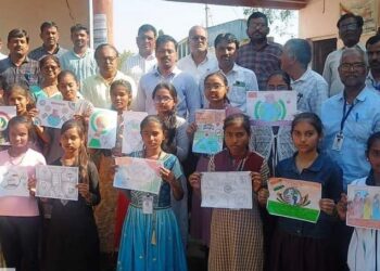 जवळाबाजार येथील इंदिरा गांधी कन्या विद्यालयात राष्ट्रीय मतदार दिन उत्साहात साजरा 6 image editor output image344711064 1706277666607