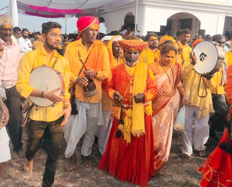 माळेगाव यात्रेस उत्साहात प्रारंभ 1 image editor output image390758725 1704910405354