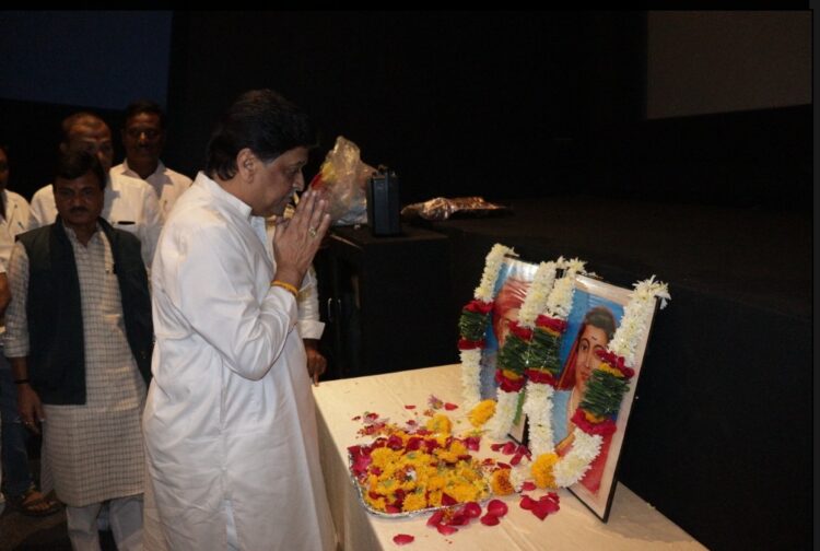 हृदयाला स्पर्श करणारा चित्रपट सत्यशोधक माजी मुख्यमंत्री चव्हाण 1 image editor output image467096972 1704558371867