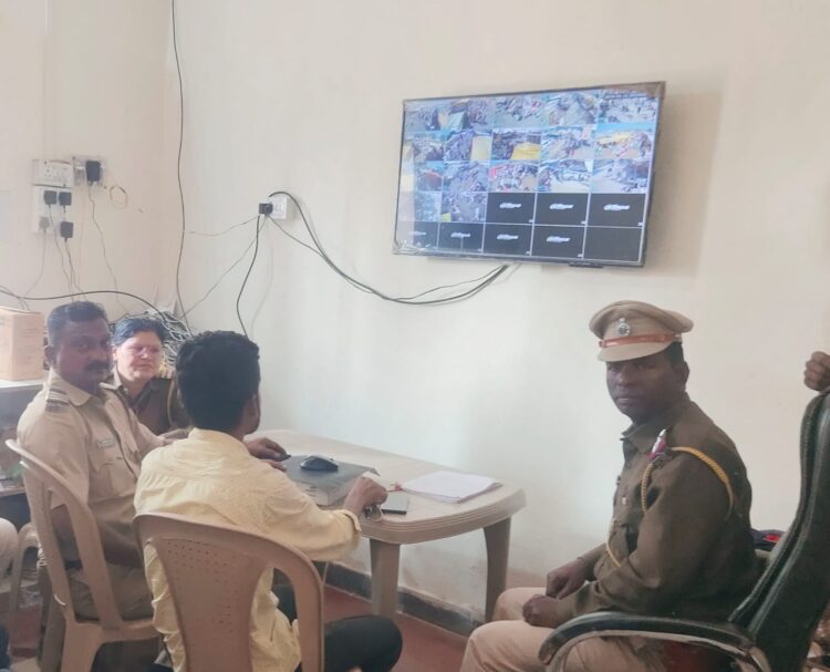 श्रीक्षेत्र माळेगाव यात्रेत पोलिसांचा तगडा बंदोबस्त ; १९ सीसीटीव्ही कॅमेऱ्याची नजर १६ ठिकाणी ध्वनिक्षेपक 1 image editor output image484747646 1704983472884