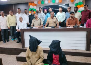 स्थानिक गुन्हे शाखेकडून हिंगोली गेट परिसरातील खुनाच्या गुन्हयातील व जबरी चोरीचे गुन्हयातील आरोपींना अटक 1 image editor output image567720765 1706016900825