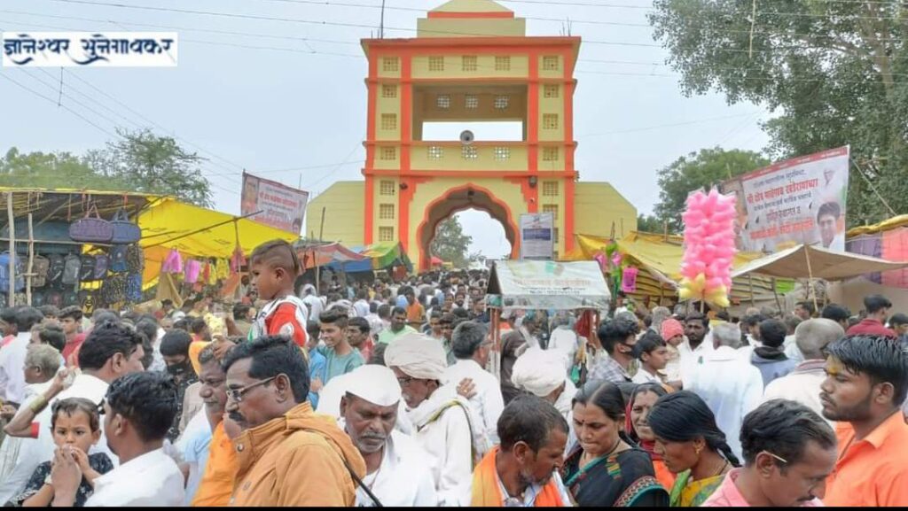 माळेगाव यात्रेस उत्साहात प्रारंभ 2 image editor output image631463883 17049104275933804302344628883610