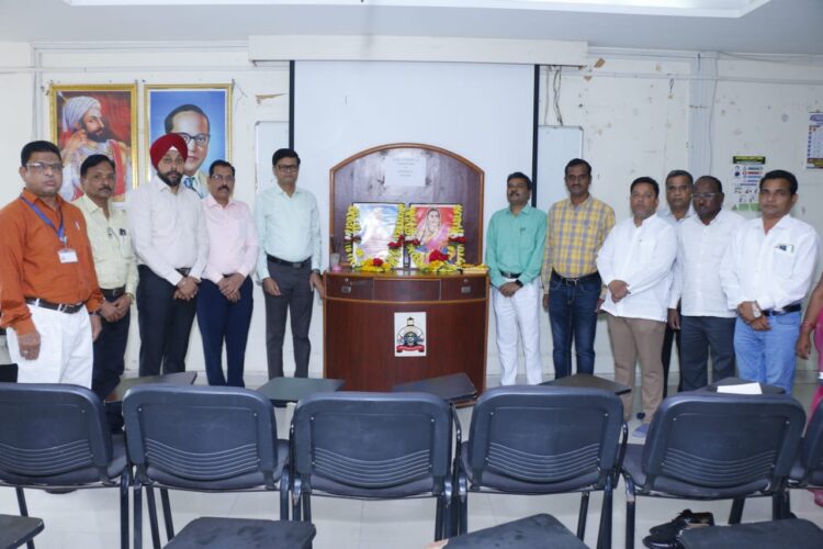 महापालिकेत राजमाता जिजाऊ माँसाहेब व स्वामी विवेकानंद यांना जयंती साजरी 1 image editor output image786528792 1705081452194