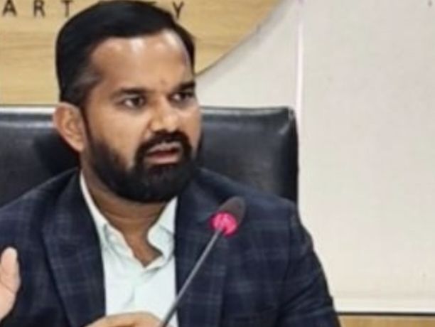 मराठी भाषेत पाट्या नाही लावल्या तर दुकानांना सील ठोकणार ! प्रोझोन मॉलसह शहरातील दुकानदारांना प्रशासकांचा १५ दिवसांचा अल्टिमेटम !! 1 img 20240108 183136936021063798291626